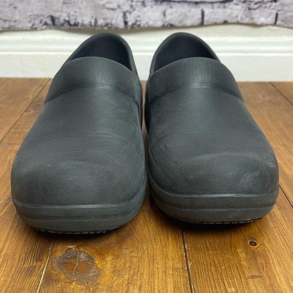 COPY - Crocs clogs Womens size 7 black crocs lock - Picture 4 of 8